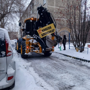 Механизированная уборка дороги от снега